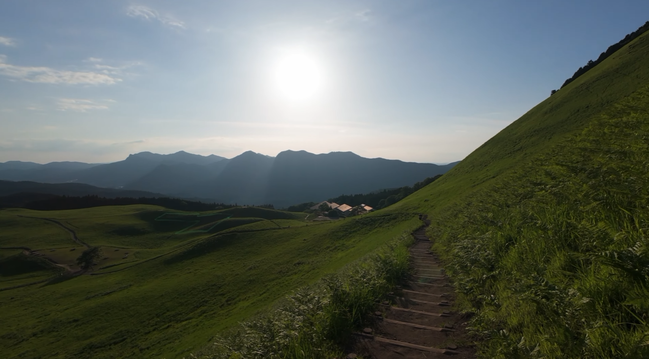 亀山方面へ登る道